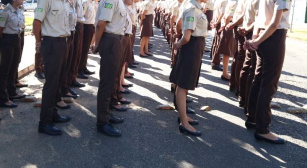 Comando de Ensino da PMGO desiste de proibir de calças para meninas