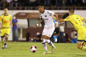 Atacante Rwan Seco, do Santos