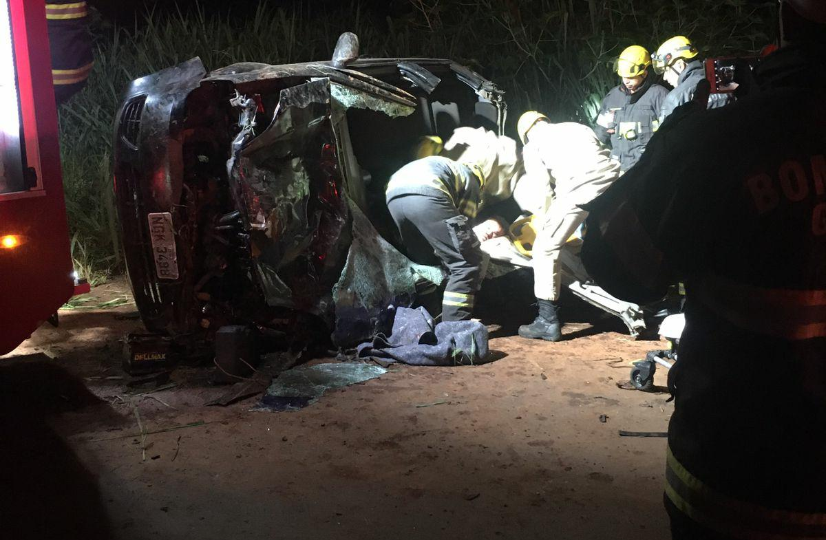 Capotamento deixa vítima ferida na GO-462 em Goiânia