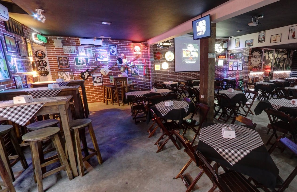 Rocket 07 Pub e Restaurante, bar com decoração temática