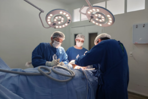 Hugo realiza mutirão de cirurgias ortopédicas para zerar fila de espera