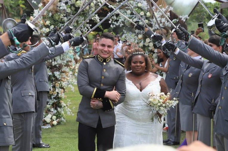 Casamento da cantora foi no Rio; ela conheceu Lucas Souza há cinco meses. Fotos do casamento de Jojo Todynho com oficial do Exército
