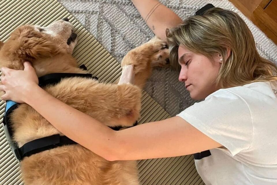 Fernanda Gentil vídeo Nala em cadeira de rodas Nala "Obrigada Senhor por me ensinar a aceitar", escreveu a apresentadora. Fernanda Gentil mostra sua cachorrinha Nala em cadeira de rodas: vídeo