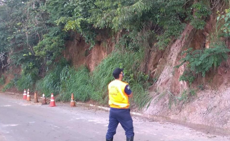 Defesa Civil e Amma se reúnem para estabelecer medidas de prevenção de deslizamento no Morro do Mendanha 