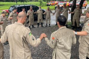 Bombeiros de Goiás resgatam pessoas ilhadas em municípios alagados da Bahia