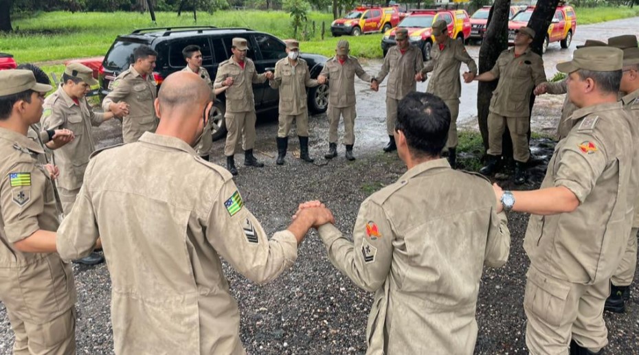 Bombeiros de Goiás resgatam pessoas ilhadas em municípios alagados da Bahia
