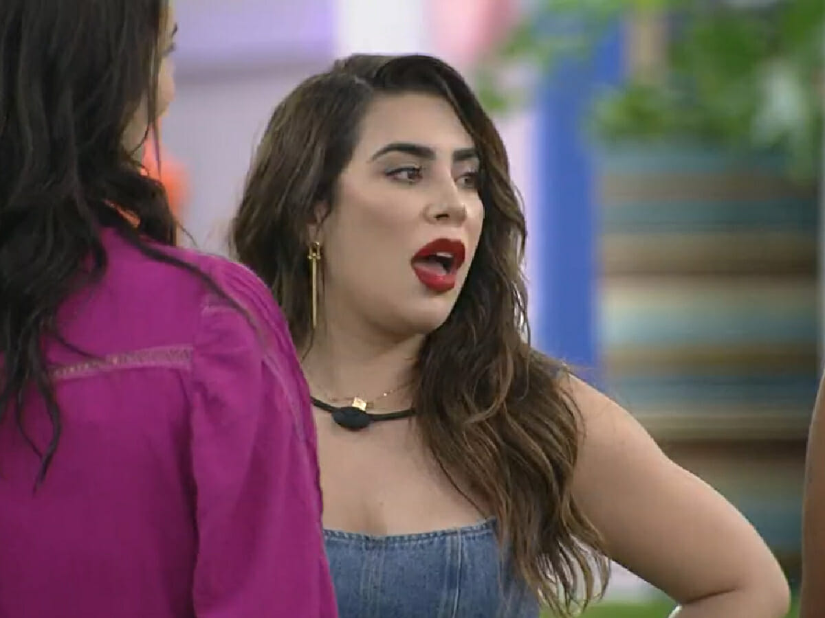 Sertaneja já deu declaração polêmica sobre racismo e foi comparada à Karol Conká. Naiara Azevedo é 'cancelada' já no primeiro dia do BBB 22