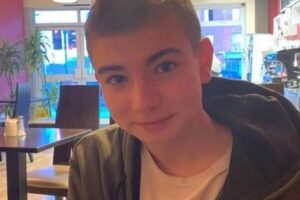 Filho da cantora Sinead O'Connor é encontrado morto após fugir de hospital