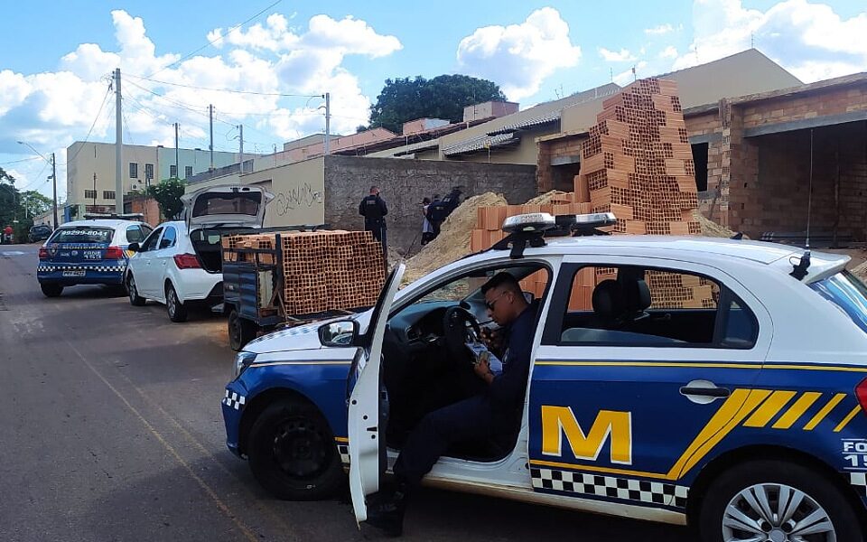 Três homens são presos por furto de 700 tijolos em Aparecida de Goiânia (Foto: GCM - Divulgação)