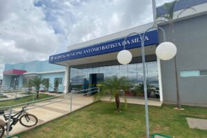 Vídeo mostra homem caído e sangrando em frente ao Hospital Municipal de Bela Vista