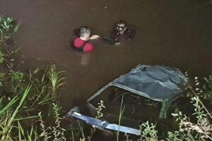 Motorista morre após carro cair dentro do Rio Verdão na GO-325, em Santa Helena