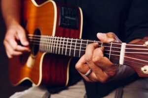 Goiânia capital nacional da música sertaneja Cidade é o berço de vários artista do gênero musical como Marília Mendonça. Goiânia recebe o título de 'capital nacional do sertanejo'