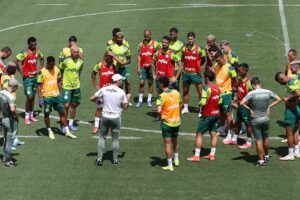 Abel Ferreira conversa com elenco do Palmeiras
