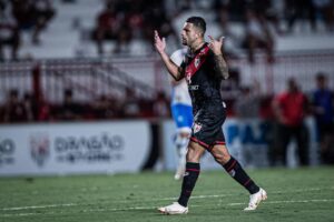 Atlético vence na estreia