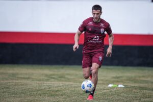 Leandro Barcia treinando no Atlético Goianiense
