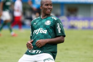 Endrick jogando no Palmeiras