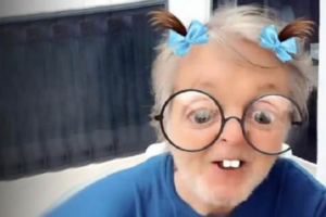 Cantor já apareceu com cara de bebê, de tranças e com o cabelo vermelho. Paul McCartney descobre filtros do Instagram e viraliza na web