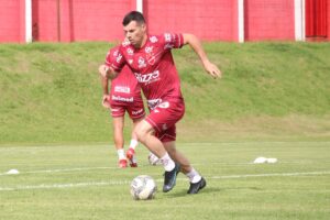 Meia Wagner em treino do Vila Nova