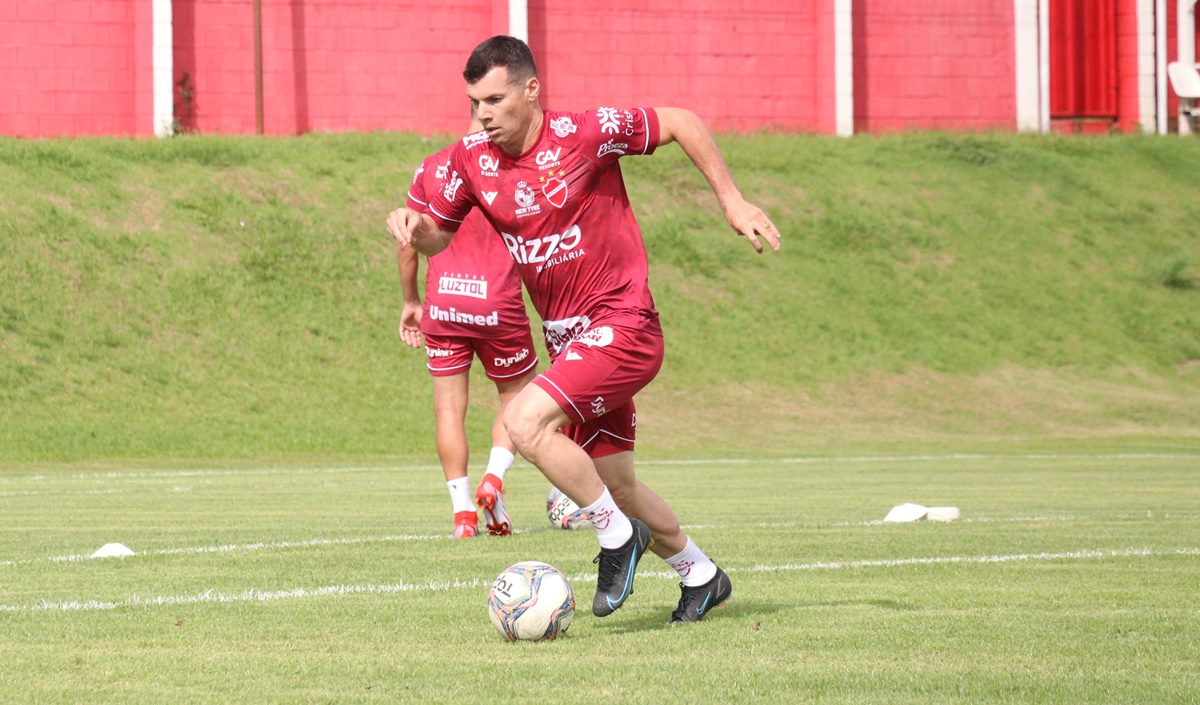 Meia Wagner em treino do Vila Nova