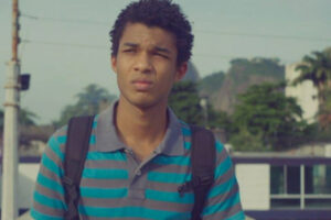 Juan Paiva acidente Carro em que o ator estava como passageiro foi atingido por um outro. Juan Paiva, o Ravi de 'Um Lugar ao Sol', sofre acidente de carro