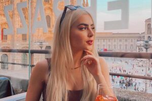 BBB 22: Jade Picon já teve polêmica com Gui Araújo e aperta a descarga com o pé jade picon está no BBB 22 famosos