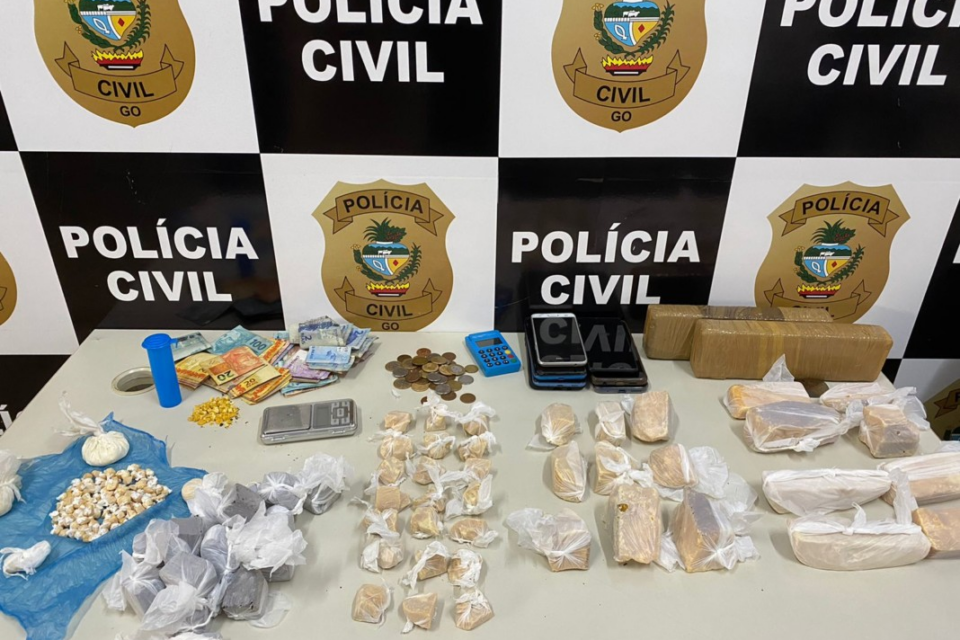 Pai e filho são presos por receptação e tráfico de drogas em Morrinhos