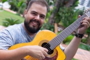 Músico Ricardo Coutinho comanda roda de samba em Goiânia nesta quinta, no Quintal do Jajá Ricardo Coutinho em Goiânia