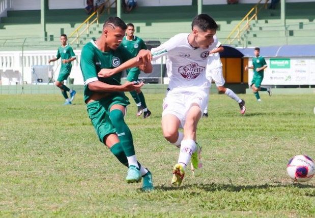 Jogo entre Goiás e Ferroviária