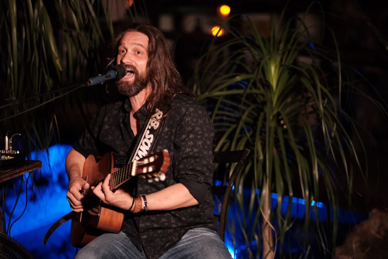 Guto Borges, vocalista da banda Muamba 