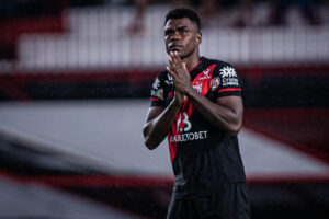 Wanderson durante a partida contra o Santos