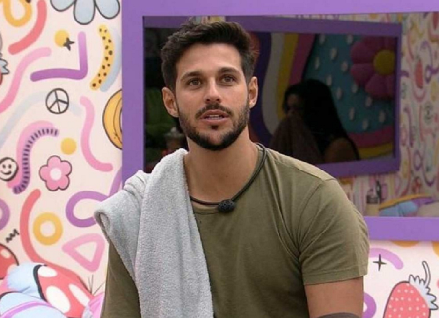 Irmão do ex-BBB diz que ele se comunica com expressões e olhos bem abertos. Rodrigo Mussi tem dia mais lúcido cirurgia na coluna é descartada