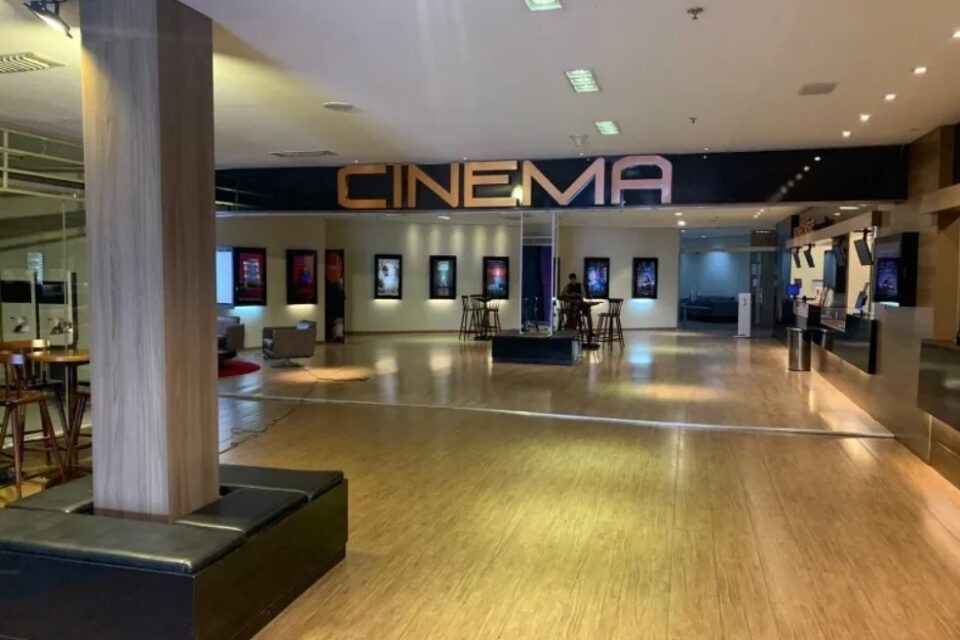 adiamento da Mostra O Amor a Morte e as Paixões