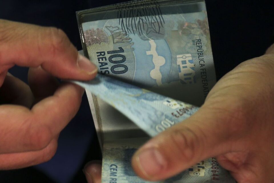 Caixa Tem libera consulta ao abono do PIS 2022; Veja passo a passo - Foto: Agência Brasil