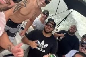 Ricardo de Moraes Barbosa, vereador da cidade de Caçador (Santa Catarina), postou uma foto em uma lancha antes de morrer em um naufrágio. (Foto: reprodução)