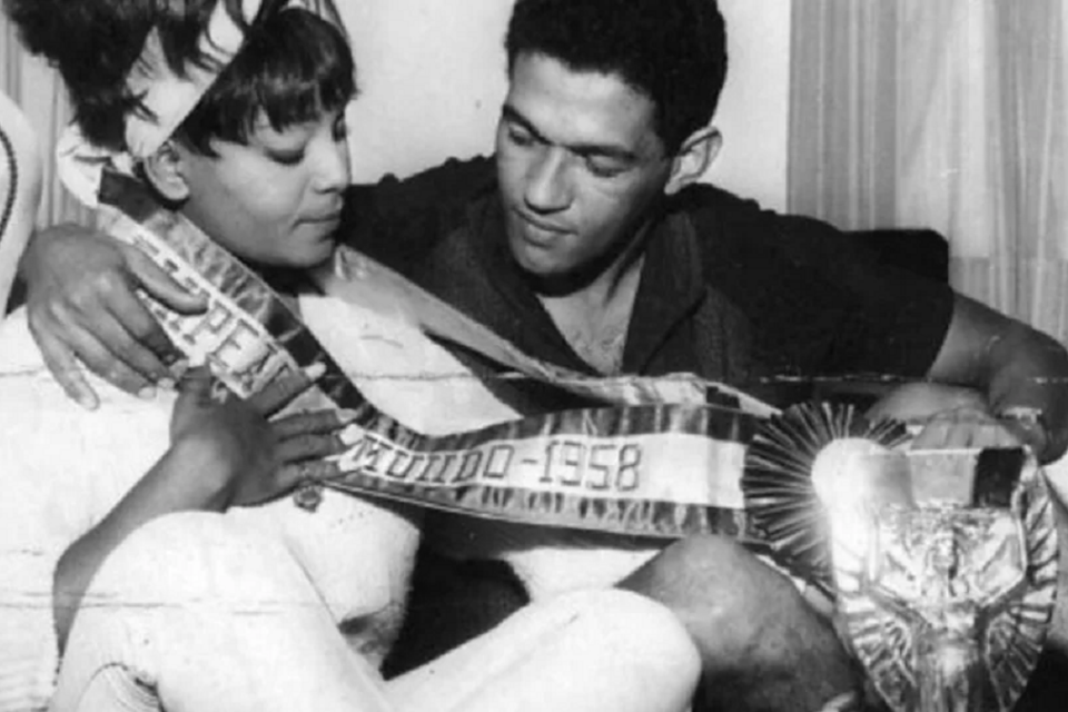 Elza Soares morreu no mesmo dia que Garrincha, quase 40 anos depois