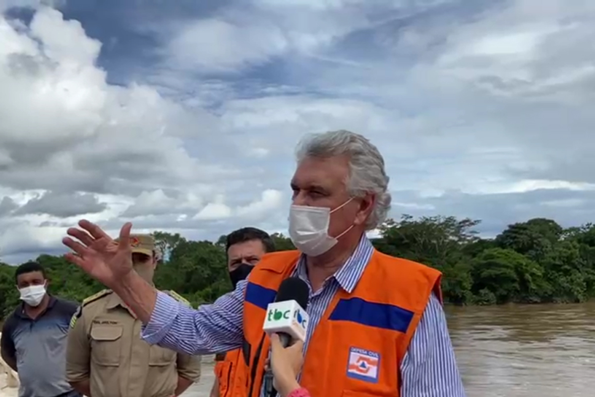 Governador deixa Teresina e vai com comitiva para levar alimentos a Monte Alegre