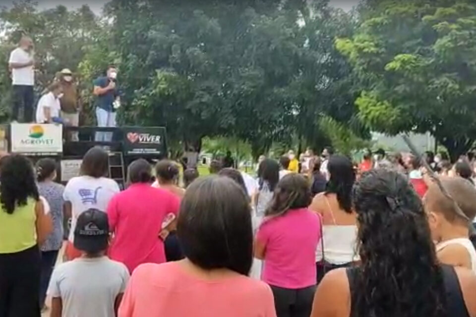 Médico que negou prioridade a delegado e foi preso depois diz que não se arrepende
