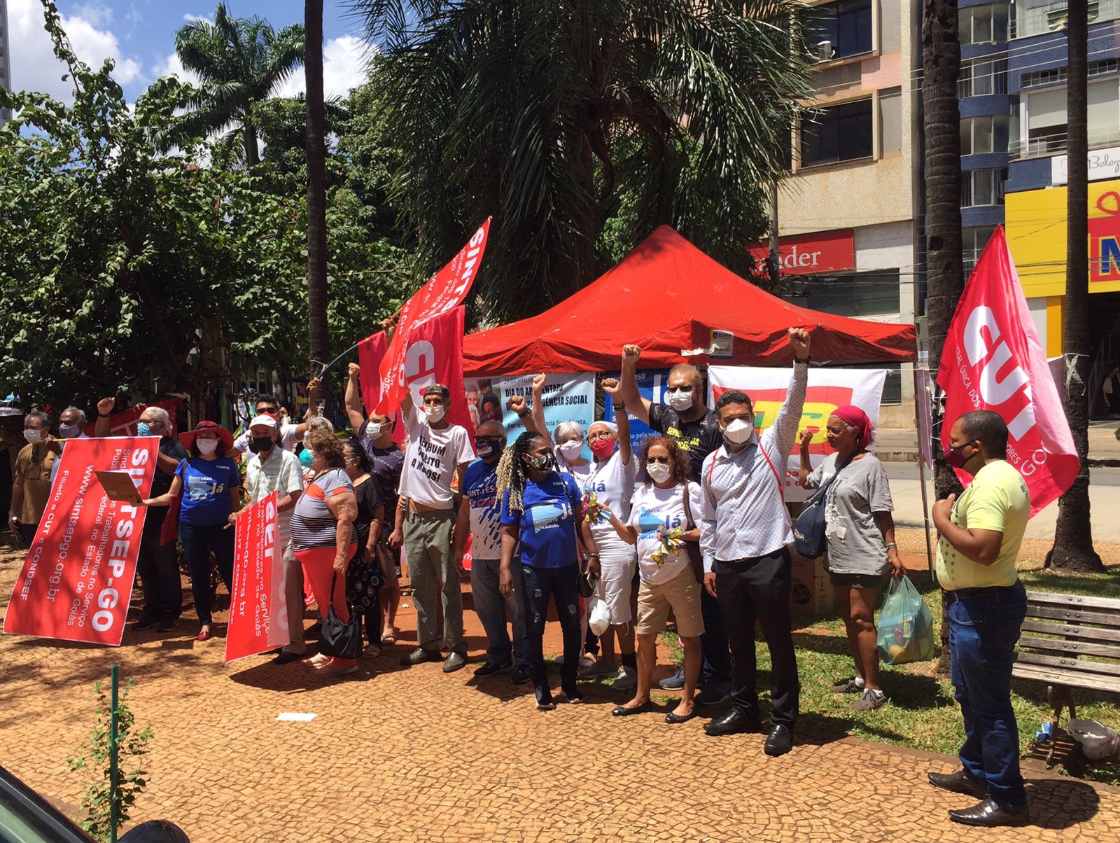 Sindicato distribui 2 mil manifestos em defesa da Seguridade Social em Goiânia