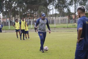 Thiago Carvalho durante treino