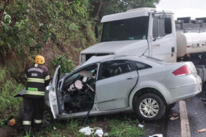 Acidente envolvendo três veículos deixa vítima fatal na GO-213, em Caldas Novas