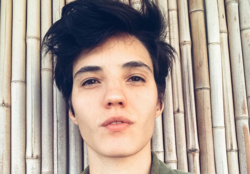 Ex-namorada de Camila Pitanga é detida por fazer topless - Veja: