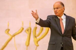 Edir Macedo "se torna" cidadão goianiense