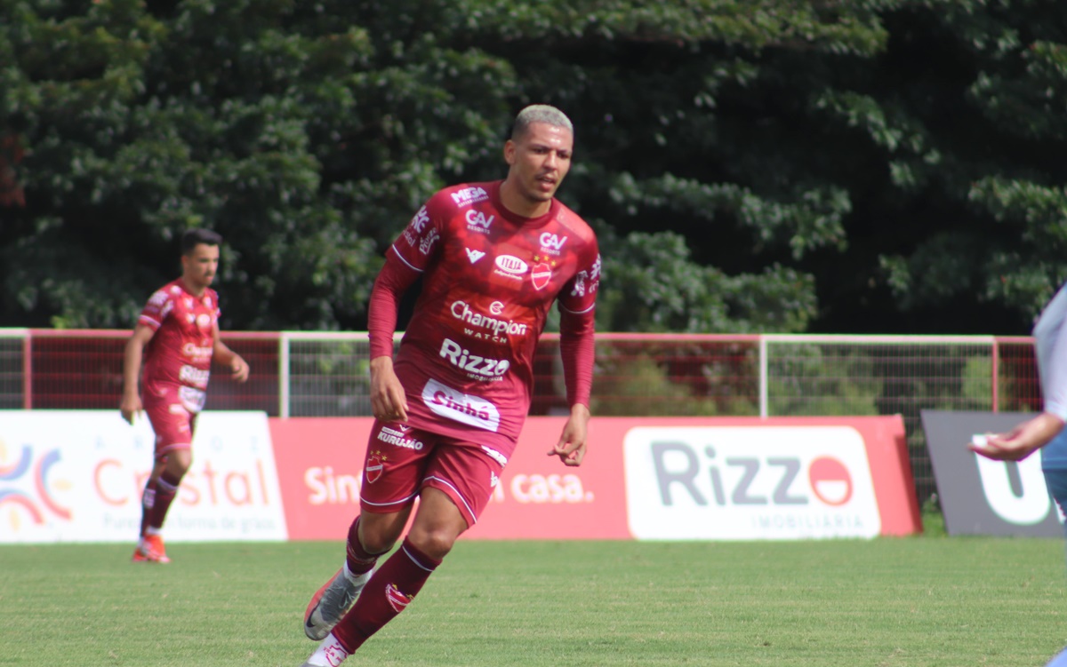 Clayton em treino pelo Vila Nova. Foto: Comunicação - Vila Nova