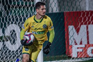 Goleiro Tadeu no Goiás