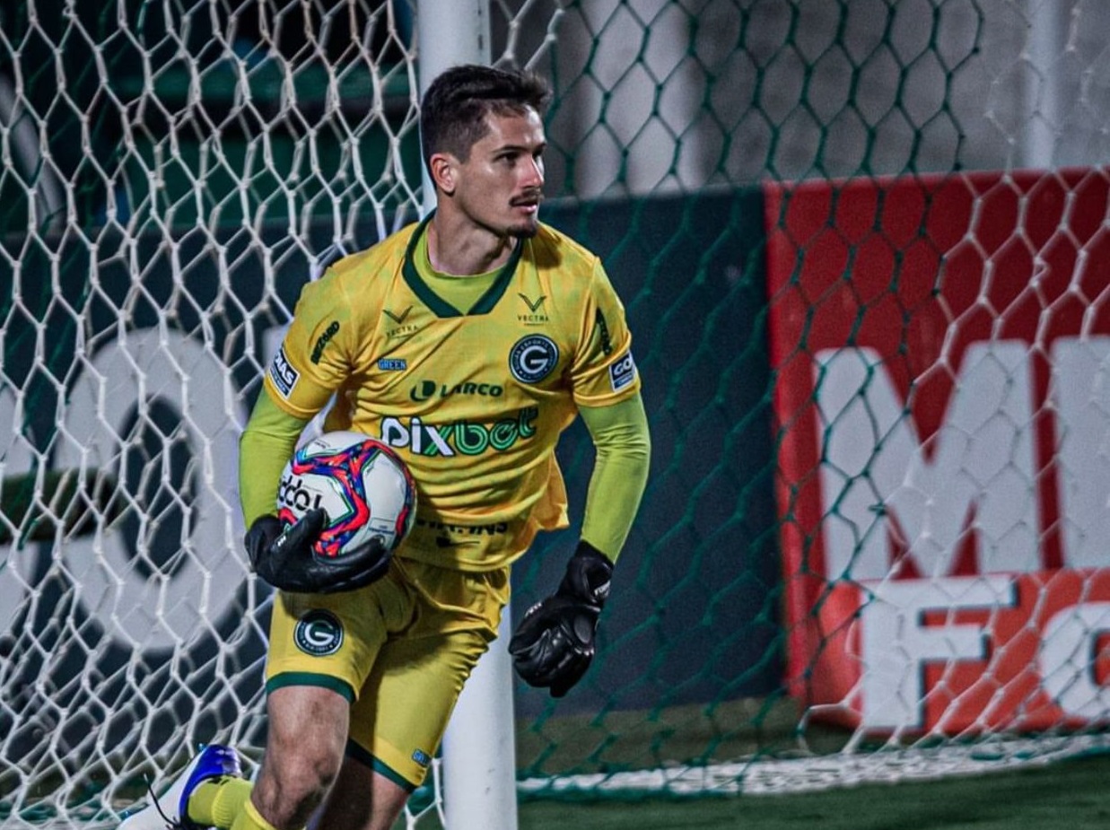 Goleiro Tadeu no Goiás