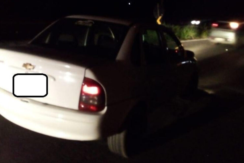 PM prende trio por roubo de veículo e posse ilegal de arma, em Senador Canedo