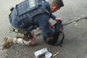 PRF prende duas pessoas que transportavam cerca de 14 mil comprimidos de rebite na BR-153