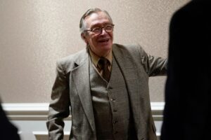 O escritor Olavo de Carvalho, guru bolsonarista, morreu na noite desta segunda-feira (24), aos 74 anos, na Virgínia (EUA). (Foto: reprodução/Agência Brasil)