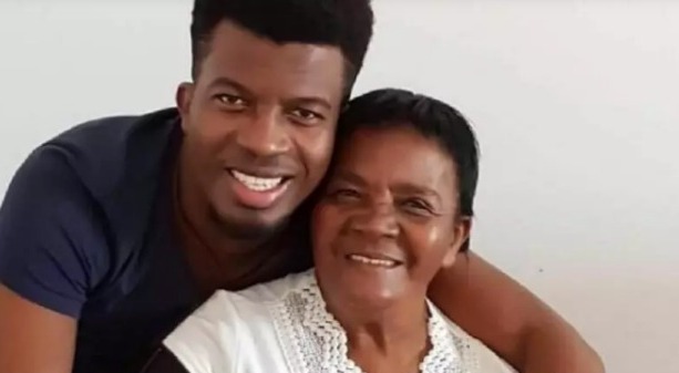 Filho de pastora agredida até a morte em Goiânia, cantor Delino Marçal se emociona em enterro. "Inspirava"