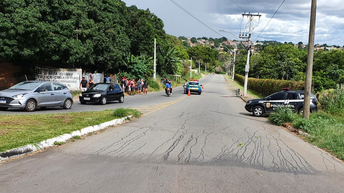 A polícia vai investigar o que pode ter motivado a colisão.